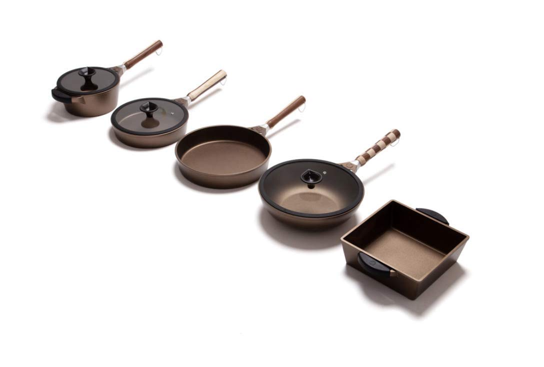 Set Padelle Kit 5 Chef. Wok 28 Signature Uliassi, Padella Antiaderente 24 e 28 c, Casseruola 20 cm, ROstiera Quadrata 25x25. Set Completo di Accessori e Coperchi Luchetti