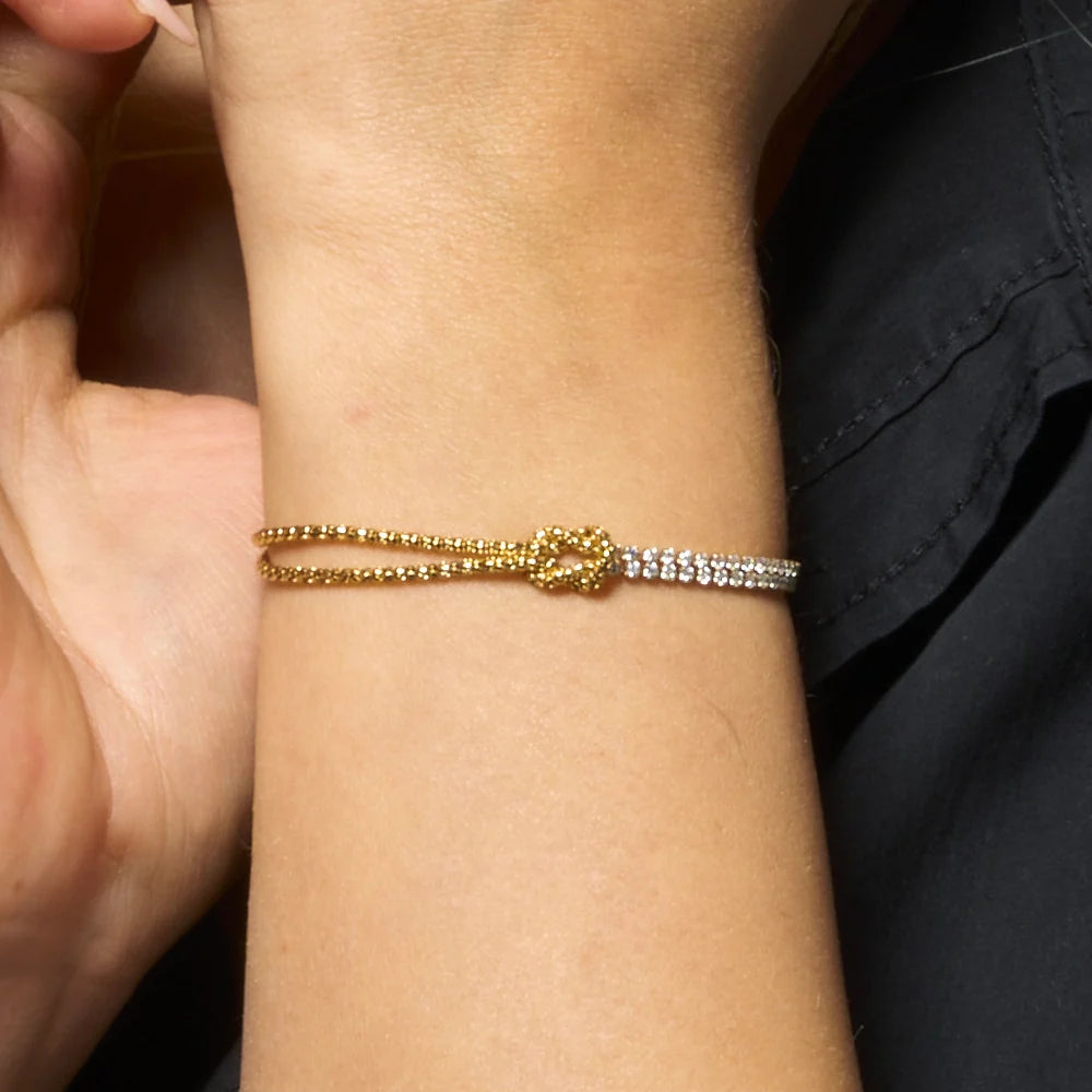 Bracciale donna in acciaio IP Gold con nodo e zirconi bianchi - Luca Barra