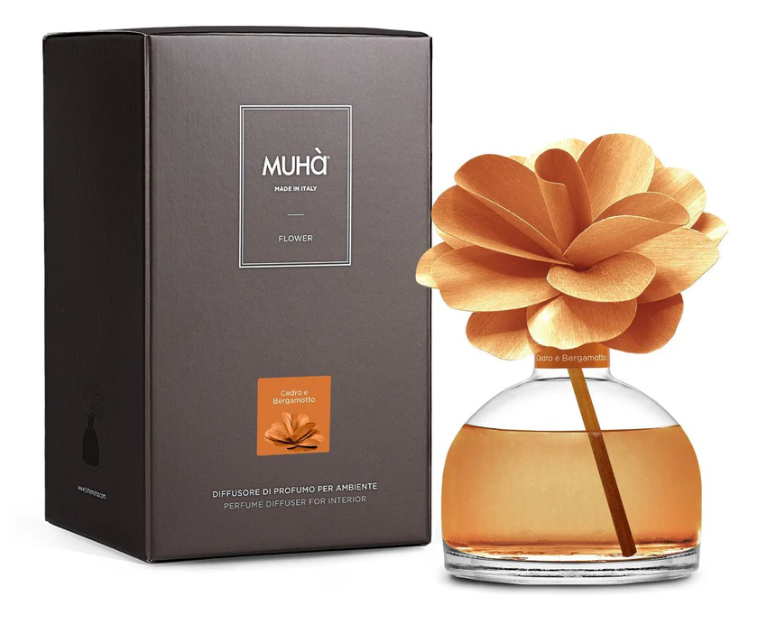Profumatore per ambienti Camelia Diffuser, Fragranza Cedro e Bergamotto, Diffusore Ambiente con Fiore in Legno di Betulla, Formati vari Muha