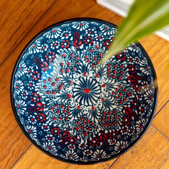 Coppa insalatiera in ceramica con decoro a rilievo realizzato a mano colore Verde WD Lifestyle