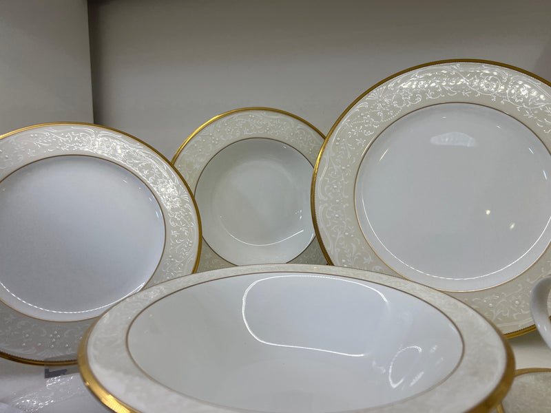 Servizio 44pzi in porcellana "White Palace" Noritake