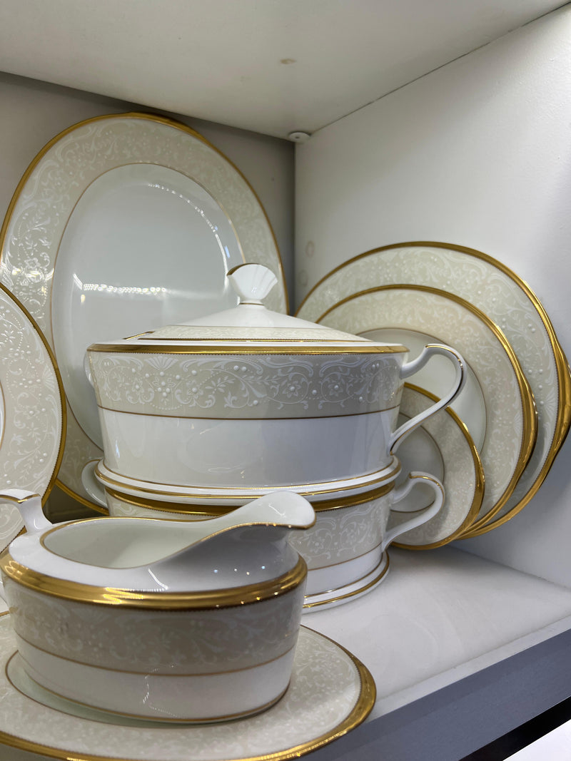 Servizio 44pzi in porcellana "White Palace" Noritake