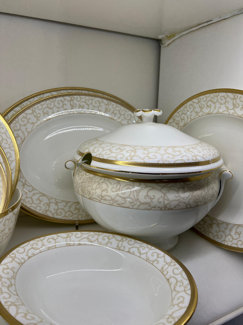 Servizio 42pzi in porcellana "Celestial Gold" Wedgwood