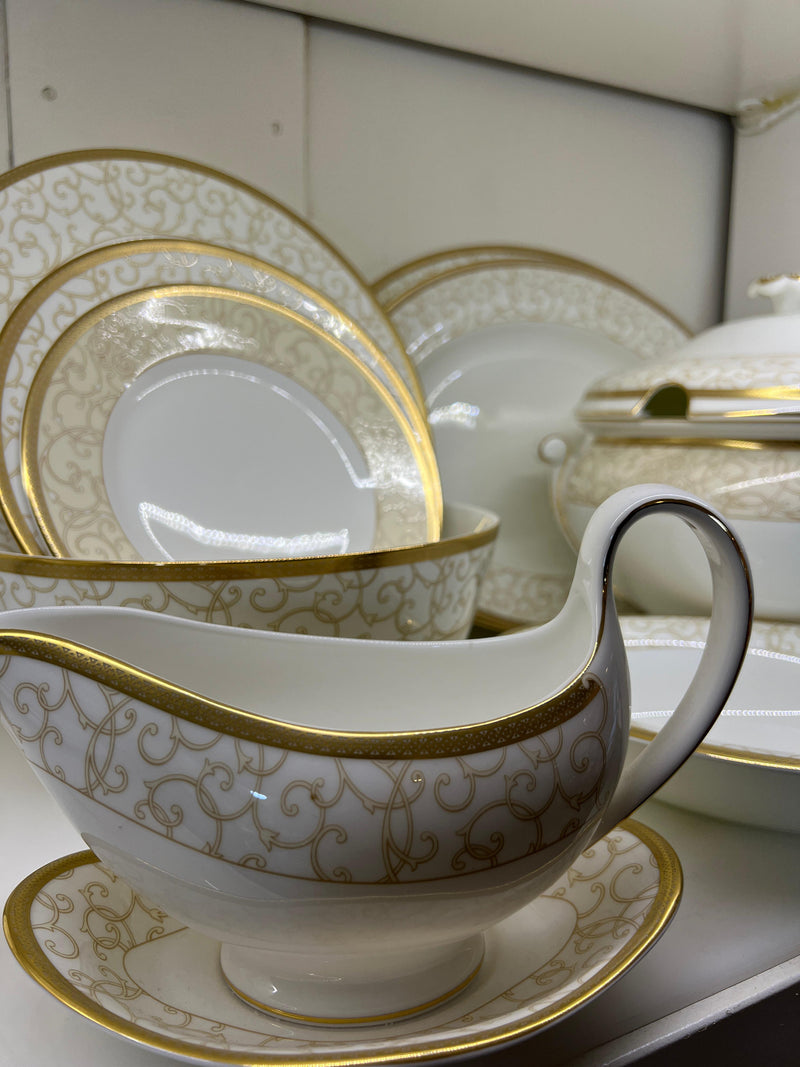 Servizio 42pzi in porcellana "Celestial Gold" Wedgwood