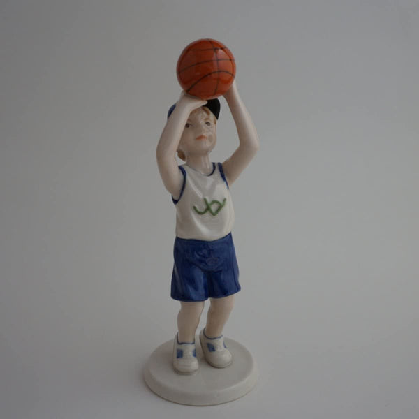 Royal Copenhagen Basketball player in porcellana 