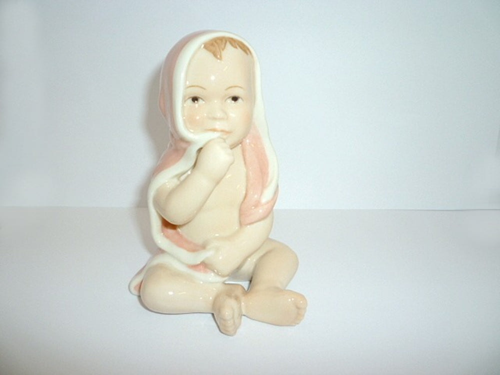 Royal Copenhagen Neonata con accapatoio  in porcellana